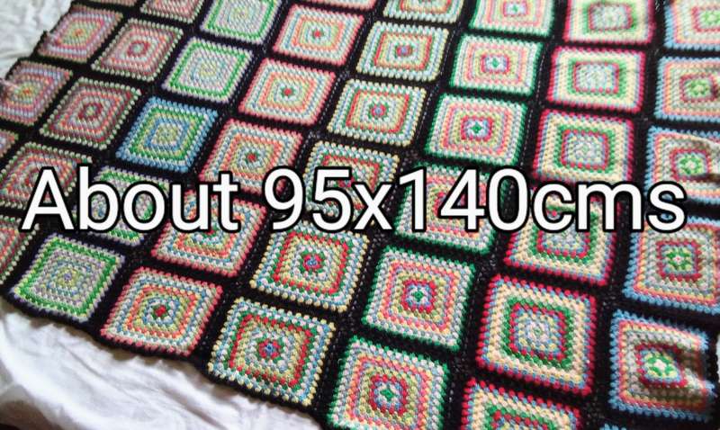 Stunning vintage hand crocheted blanket (About 95x140cms)