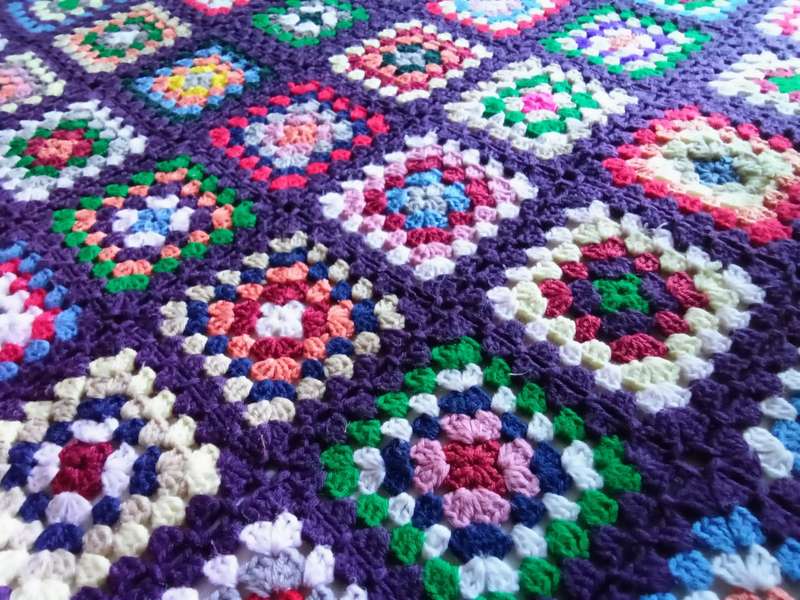 Stunning little hand crocheted blanket (About 105x135cms)