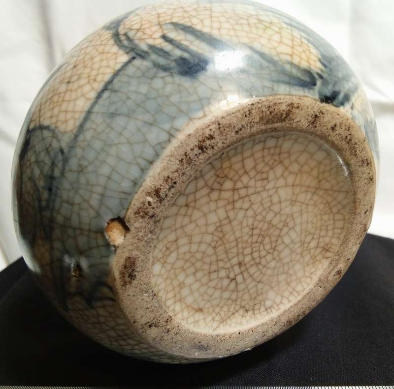 Vintage (possibly antique) oriental crackle glaze opium pot