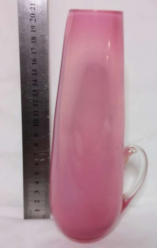 Stunning vintage pink glass vase