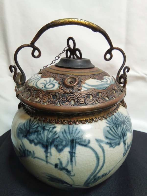 Vintage (possibly antique) oriental crackle glaze opium pot 2