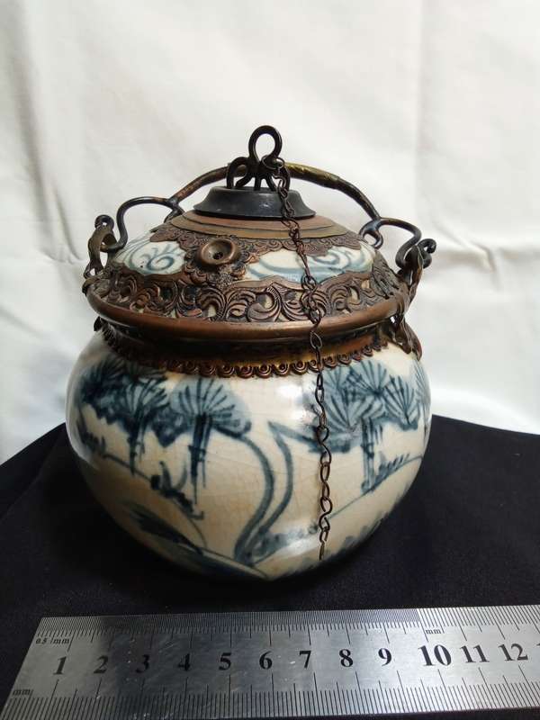 Vintage (possibly antique) oriental crackle glaze opium pot 2