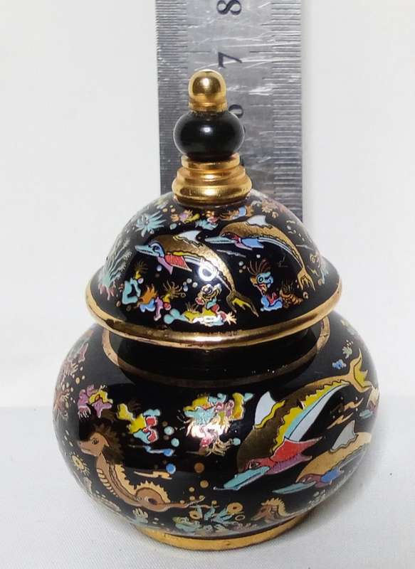Vintage Venus Serie Perfume bottle black