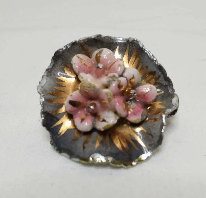 Very pretty tiny vintage porcelain brooch