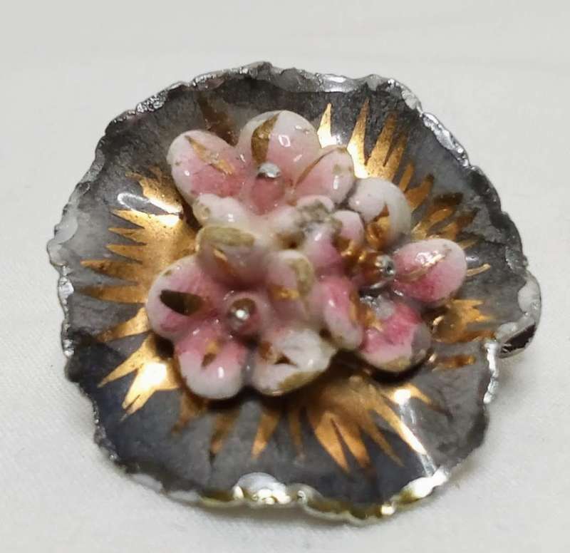 Very pretty tiny vintage porcelain brooch