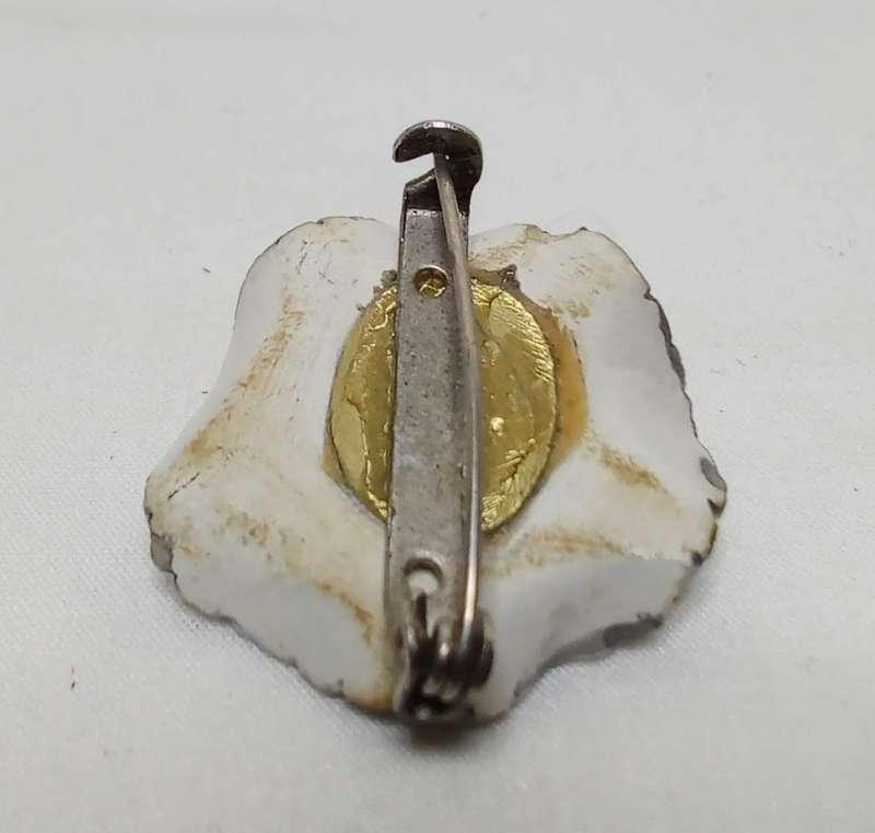 Very pretty tiny vintage porcelain brooch