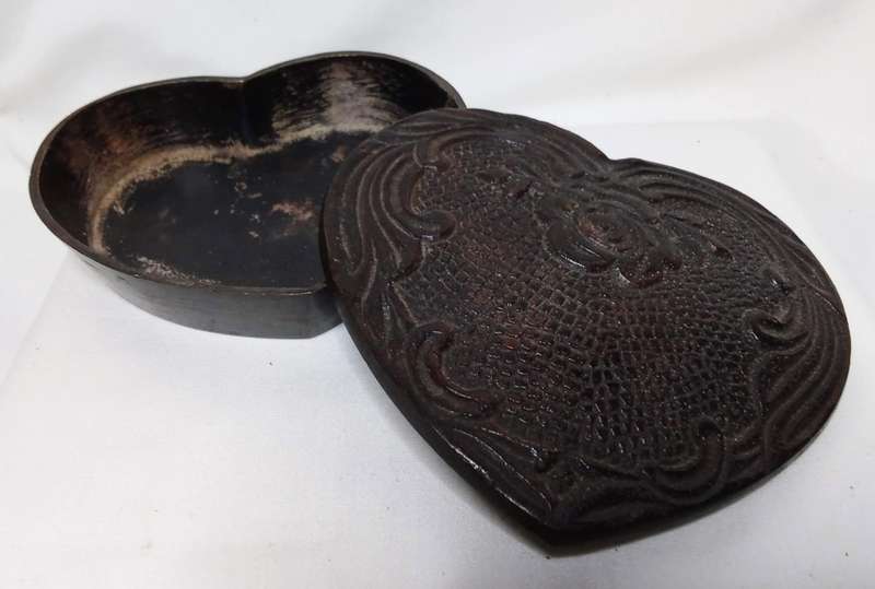 Beautiful heart shaped Metal trinket box