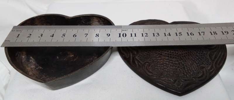 Beautiful heart shaped Metal trinket box