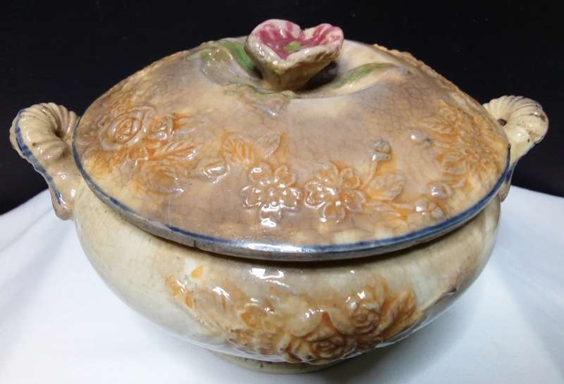 Adorable very old small casserole dish with oid