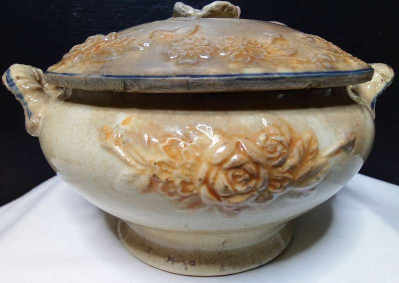 Adorable very old small casserole dish with oid