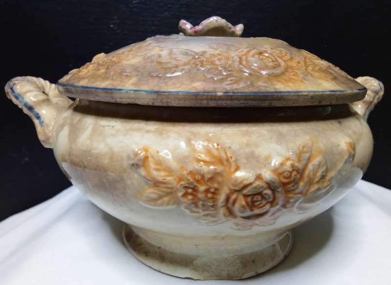 Adorable very old small casserole dish with oid