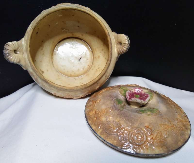Adorable very old small casserole dish with oid