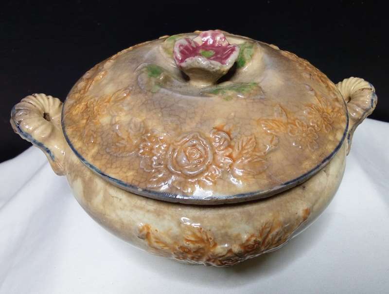 Adorable very old small casserole dish with oid