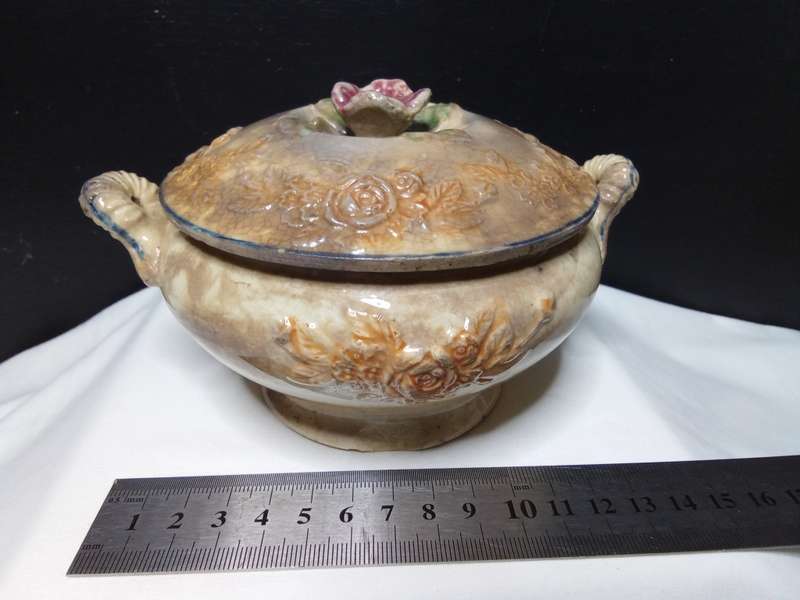 Adorable very old small casserole dish with oid