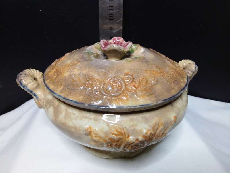 Adorable very old small casserole dish with oid
