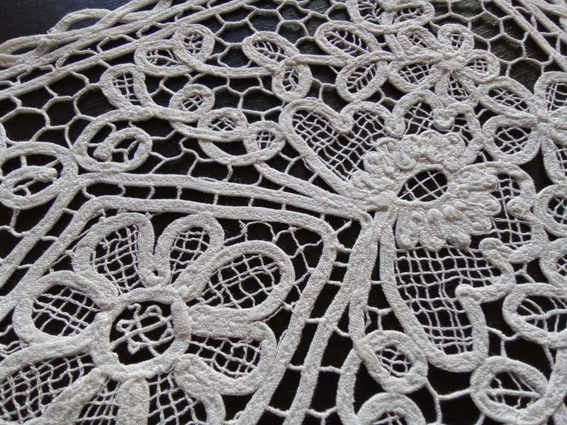 Exquisitely beautiful vintage tray cloth