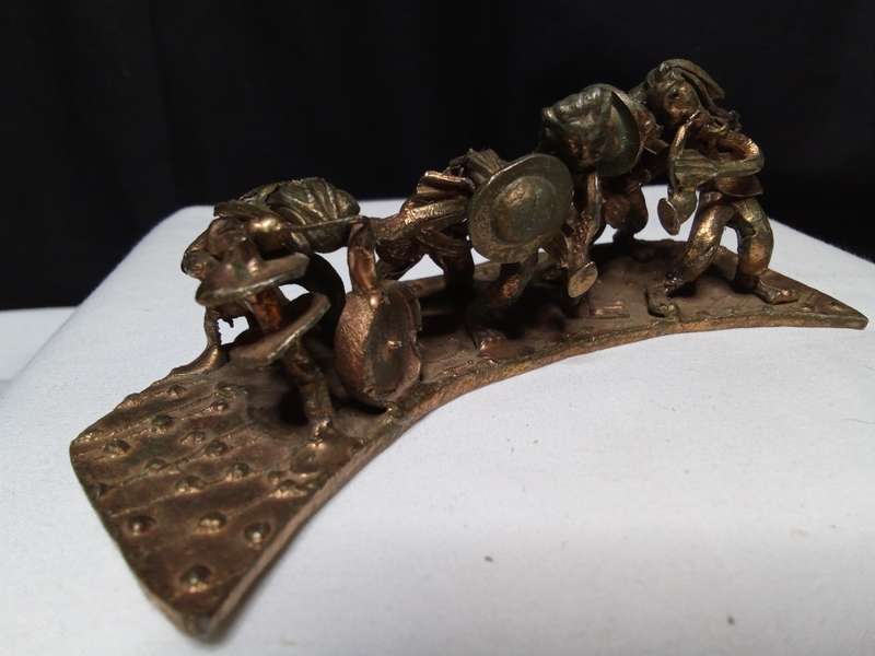 "Heavy metal" band - lovely little sculpture