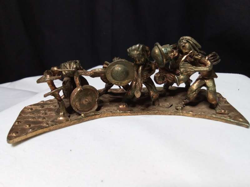 "Heavy metal" band - lovely little sculpture