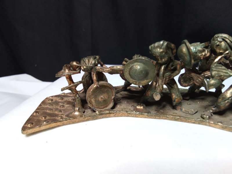 "Heavy metal" band - lovely little sculpture