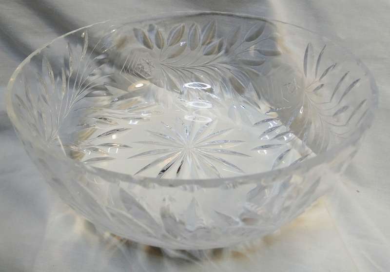 Stunning Vintage rose cut crystal glass bowl