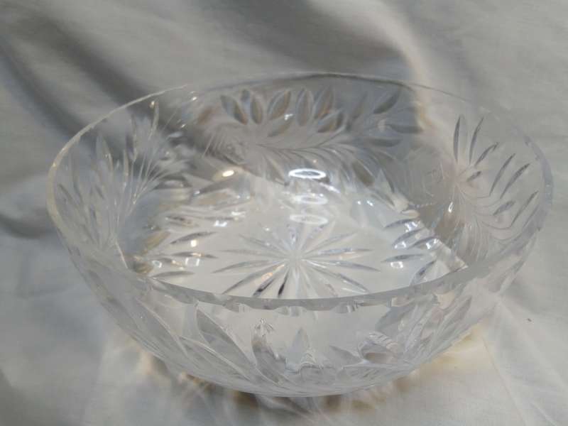 Stunning Vintage rose cut crystal glass bowl