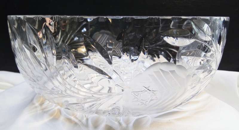Stunning Vintage rose cut crystal glass bowl
