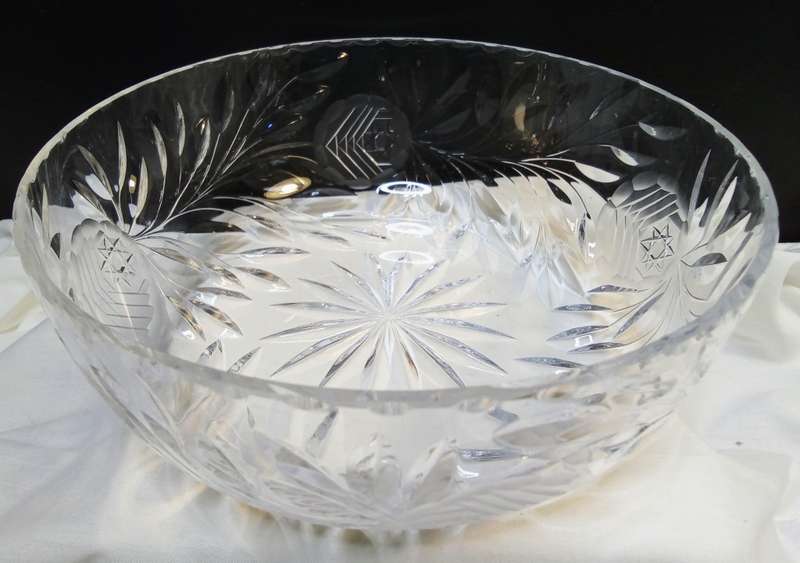 Stunning Vintage rose cut crystal glass bowl