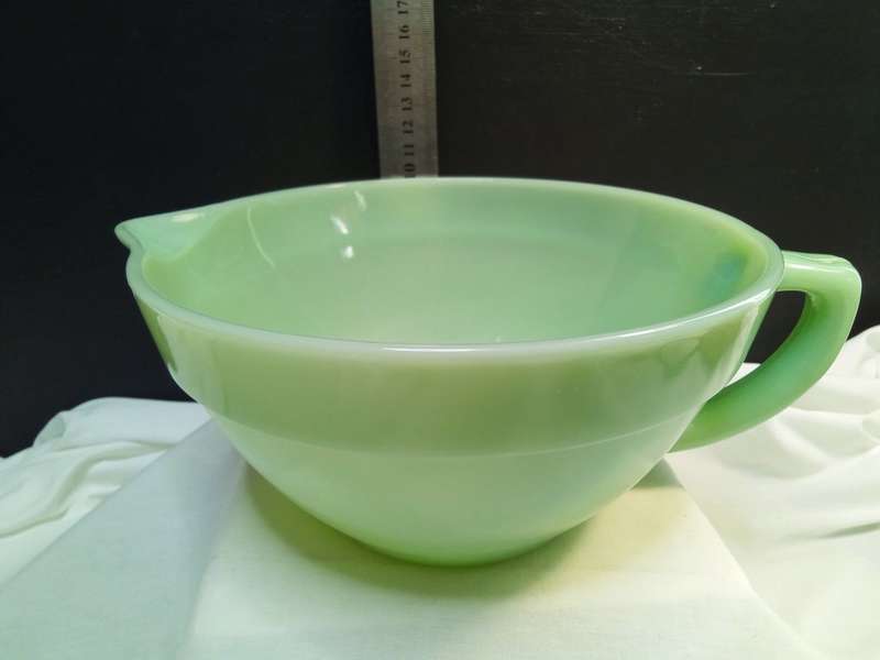 Stunning vintage (antique?) Jadeite glass Fire King nr.8 batter bowl