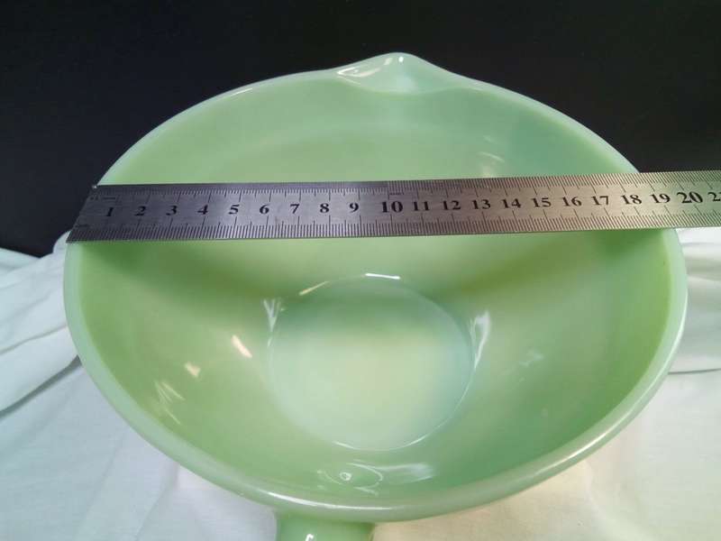 Stunning vintage (antique?) Jadeite glass Fire King nr.8 batter bowl