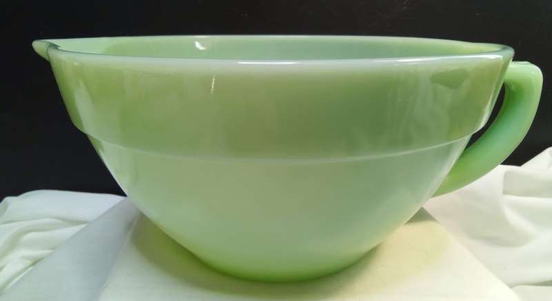 Stunning vintage (antique?) Jadeite glass Fire King nr.8 batter bowl