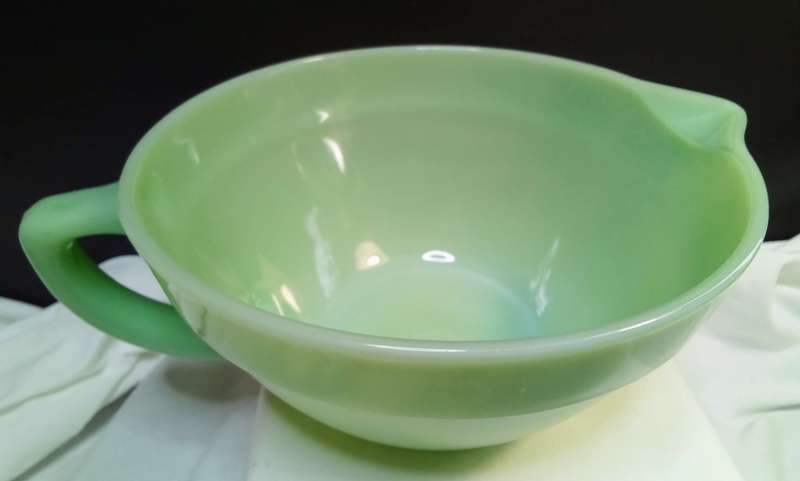 Stunning vintage (antique?) Jadeite glass Fire King nr.8 batter bowl