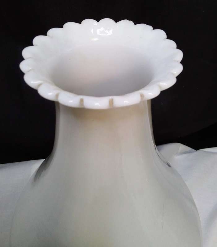Stunning Vintage Milk glass single burner lamp with white glass shade