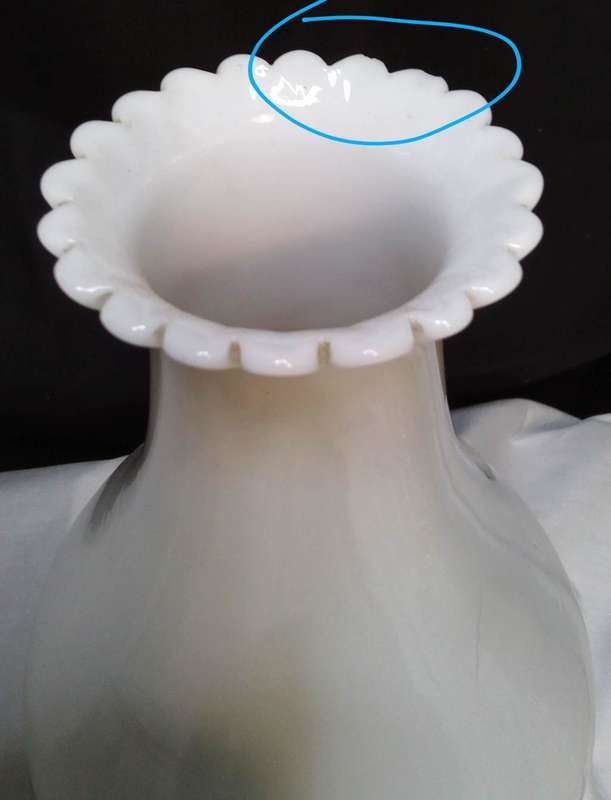 Stunning Vintage Milk glass single burner lamp with white glass shade