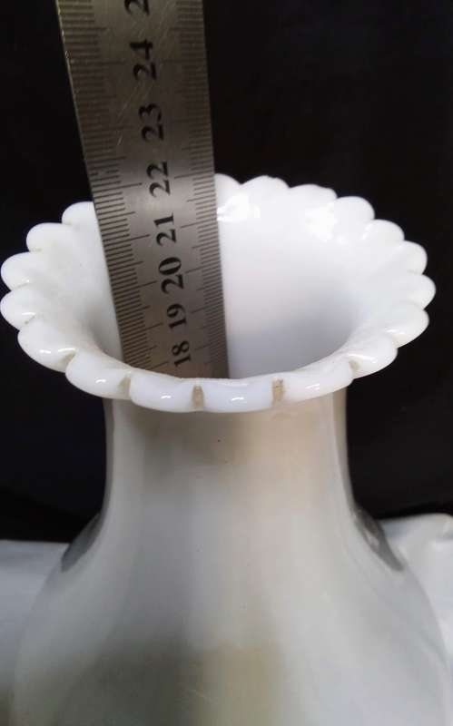 Stunning Vintage Milk glass single burner lamp with white glass shade