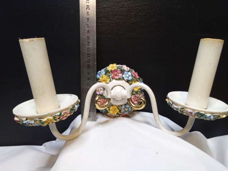 Very pretty vintage light fitting