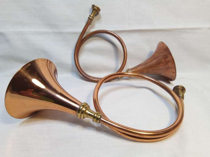 Two small vintage brass and copper hunting horns
