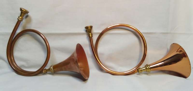 Two small vintage brass and copper hunting horns