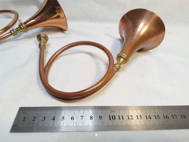 Two small vintage brass and copper hunting horns