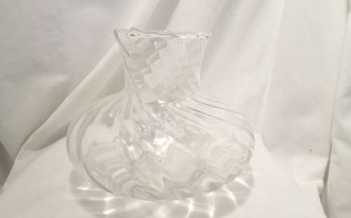 Very pretty vintage swirl glass vase