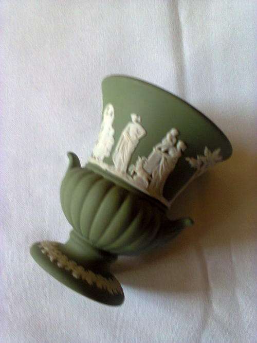 GREEN JASPER WARE URN / VASE