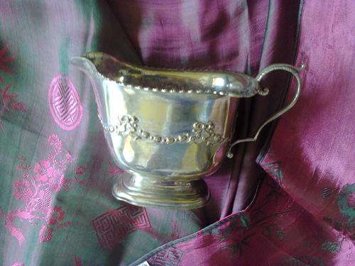 BEAUTIFUL VINTAGE SILVER PLATED MILK JUG (see other listing for matching sugar bowl)
