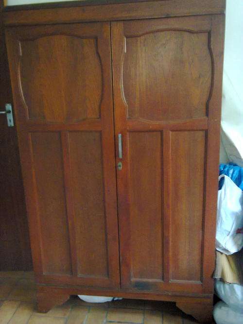 VINTAGE SOLID WOOD CUPBOARD circa 1930s