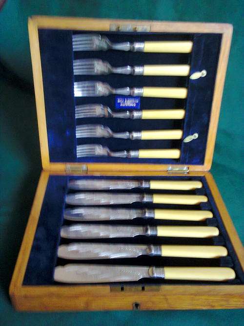 ANTIQUE SET OF 6 X FISH KNIVES & FORKS IN ORIGINAL WOODEN BOX, BEAUTIFUL DESIGN