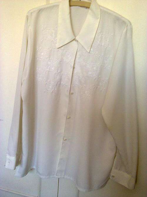 VINTAGE CLASSIC LADIES CREAM LONG SLEEVED BLOUSE