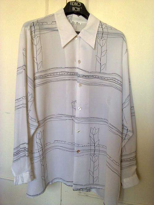 VINTAGE LADIES LONG SLEEVED BLOUSE, AS NEW