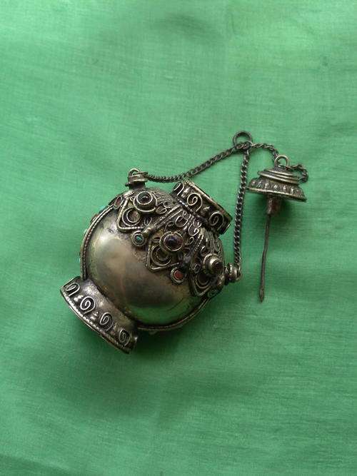 SILVER METAL FILIGREE PERFUME BOTTLE, ORNATE AND VERY COLLECTABLE