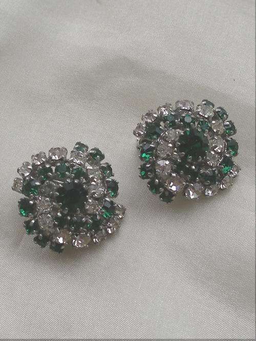BEAUTIFUL VINTAGE CLIP ON EARRINGS, CLEAR AND EMERALD GREEN CRYSTAL