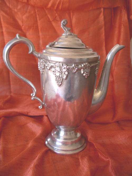 SERANCO COFFEE POT / TEAPOT - GRAPE & VINE LEAF PATTERN