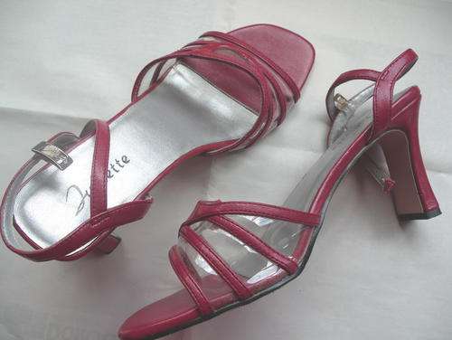 SHOES SIZE 6 - AS NEW, RED