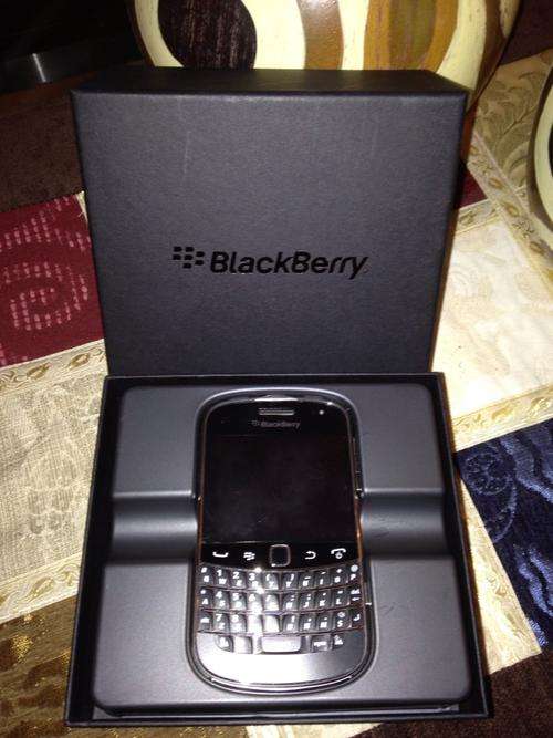 BLACKBERRY BOLD 9900 FREE POSTAGE !!!!